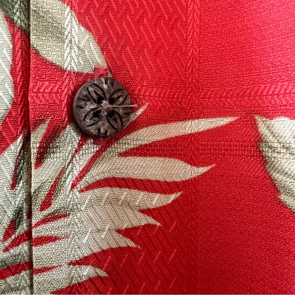 Tommy Bahama 100% Silk Button Down Shirt Hibiscus‎ and Pineapple Print Size L - Picture 5 of 10